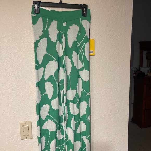 Lounge set ( pants and cardigan) - Picture 1 of 4